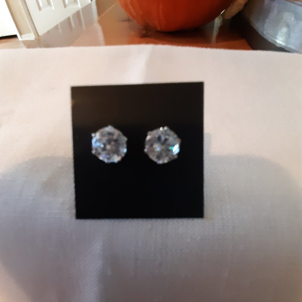 Pair Cz Studs - image 3